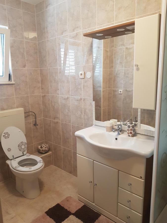 Apartment Lea Slatine Esterno foto