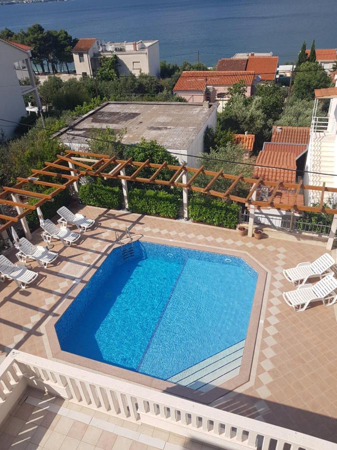 Apartment Lea Slatine Esterno foto